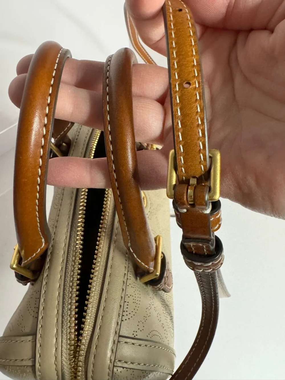 #261 Tory Burch Like New T Monogram Perforated Mini Barrel Bag Almond Flour - Picture 7 of 15